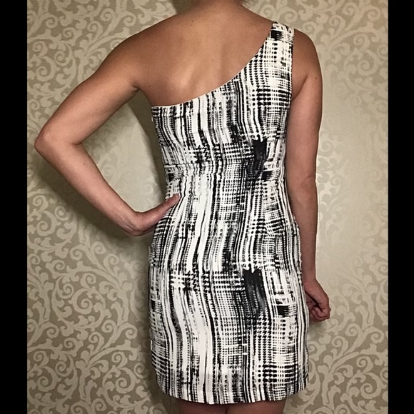 Maloom Black and White One Shoulder Dress - Picture 3 of 6